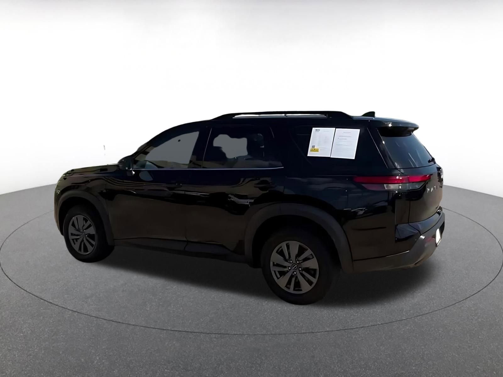 Used 2025 Nissan Pathfinder SV FWD image 10