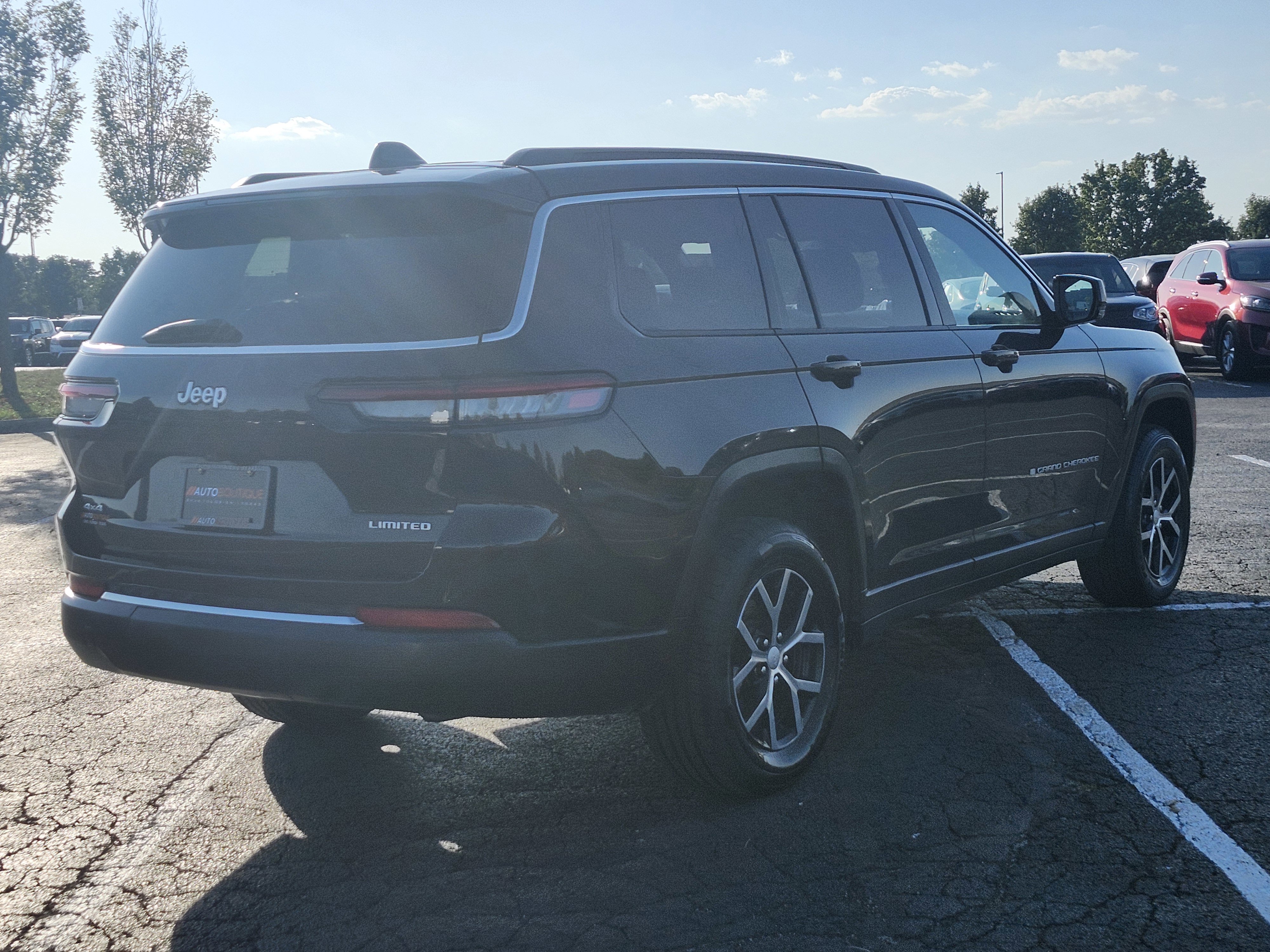 Used 2024 Jeep Grand Cherokee L Limited w/ Luxury Tech Group II image 10