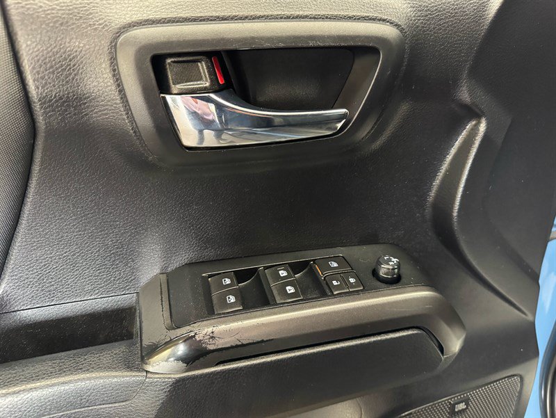 Used 2019 Toyota Tacoma TRD Off-Road AWD/4WD image 14