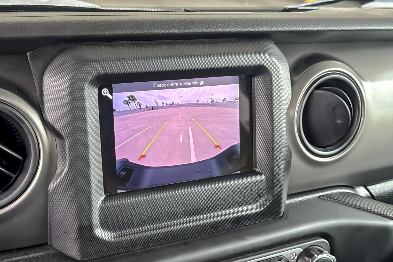 Used 2023 Jeep Gladiator Sport image 17