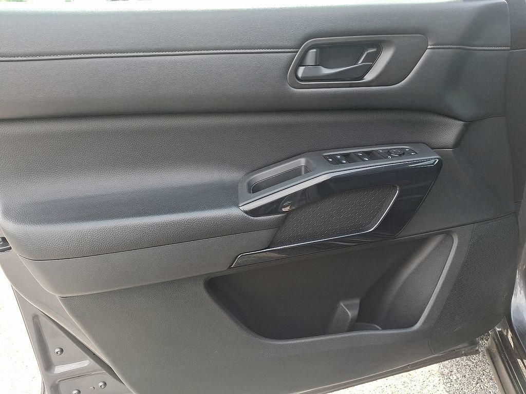 Used 2024 Nissan Pathfinder SV AWD/4WD image 12
