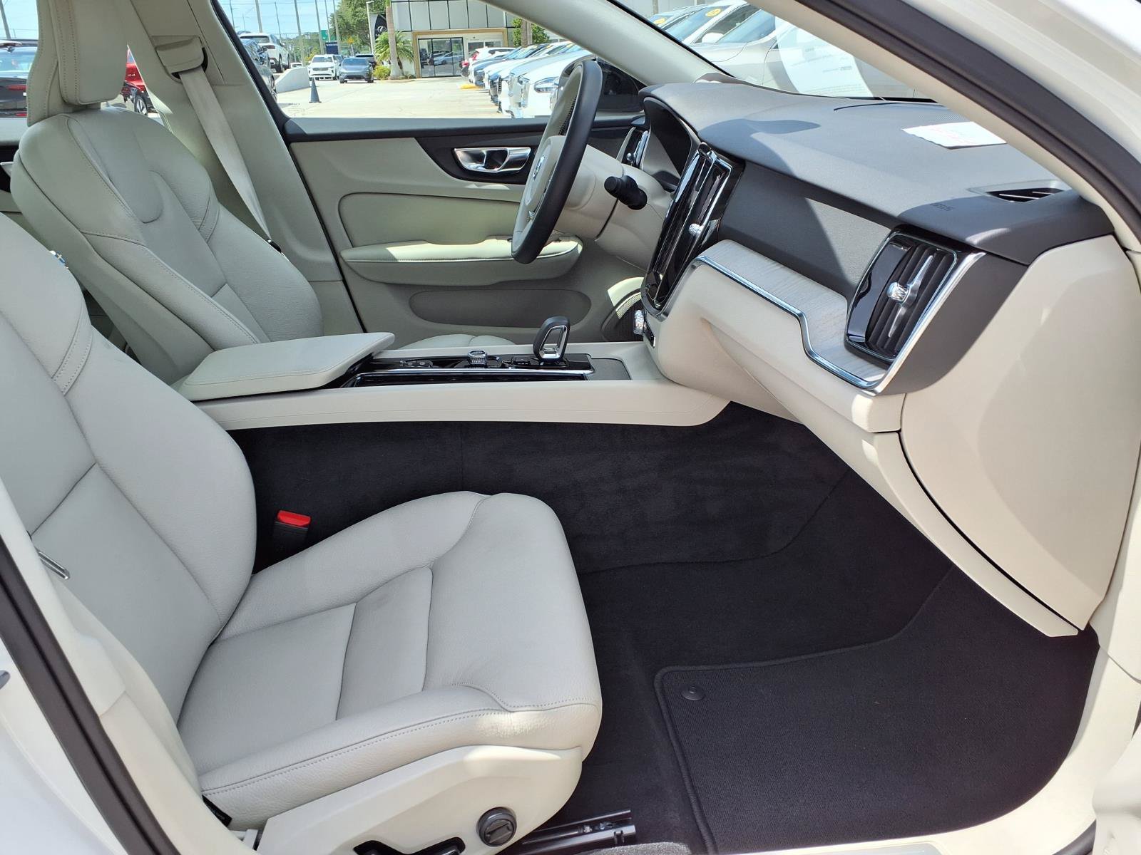 Certified 2025 Volvo S60 B5 Plus AWD/4WD image 11