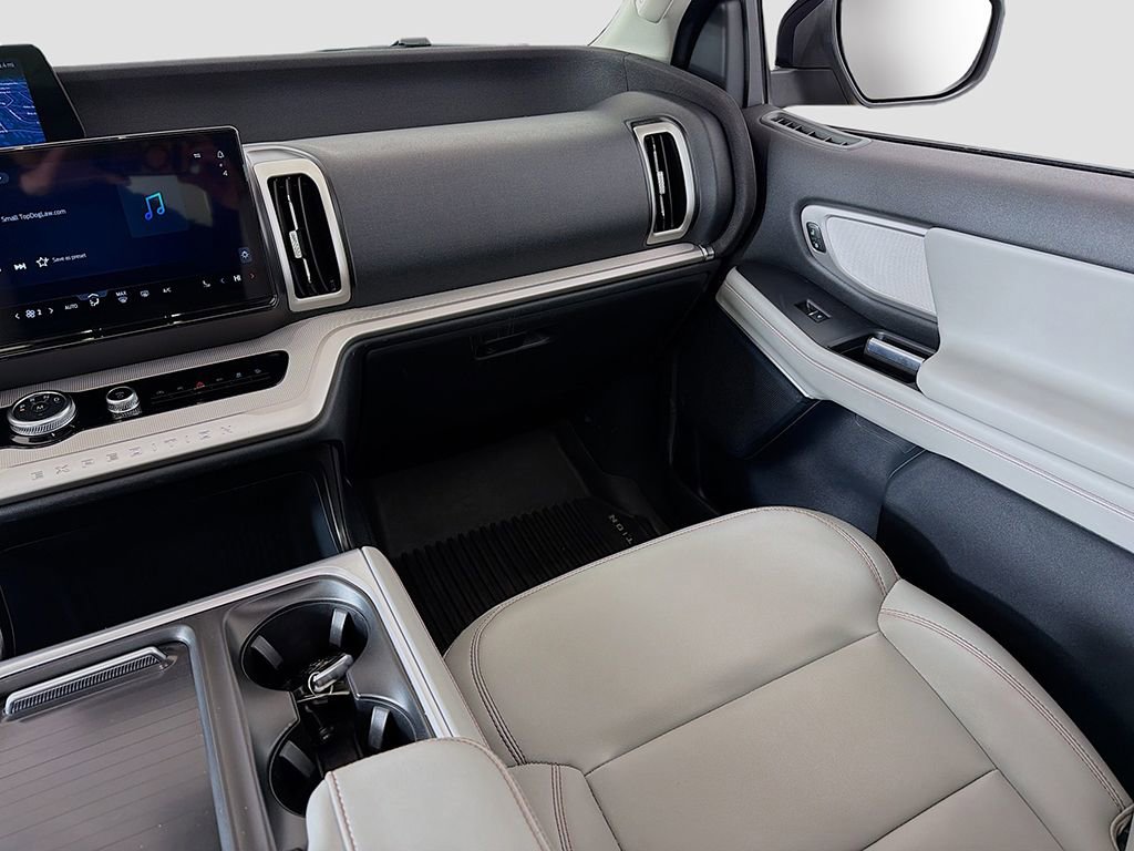 Used 2025 Ford Expedition Active image 41