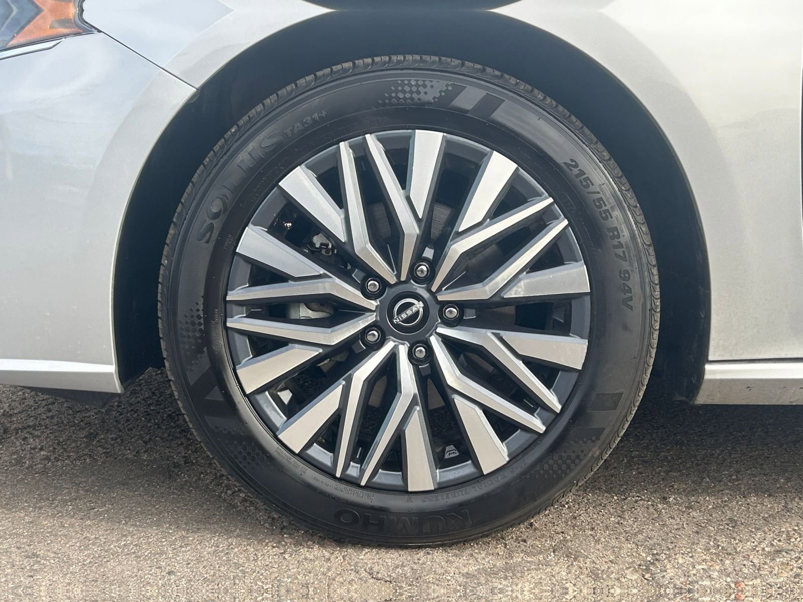 Used 2024 Nissan Altima 2.5 SV image 31