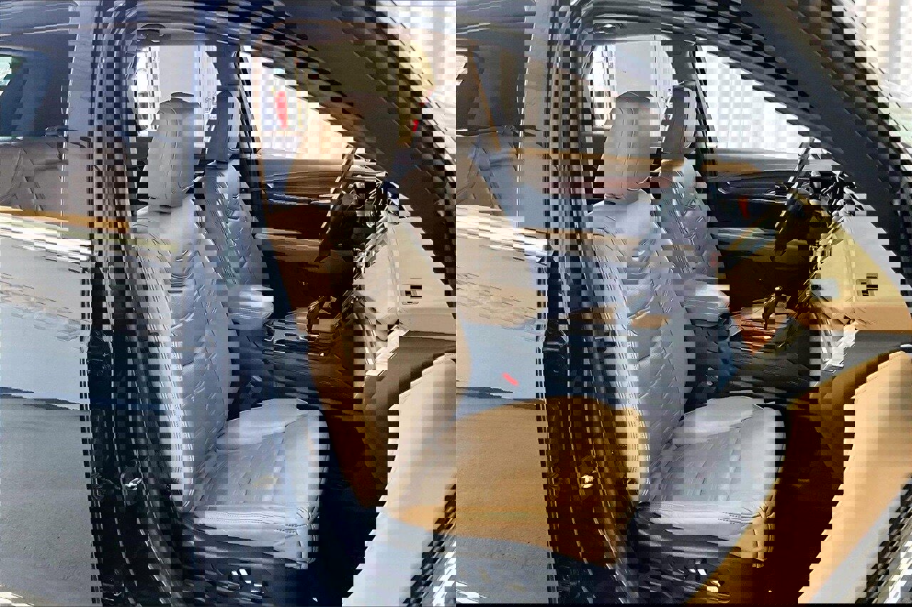 Used 2017 Cadillac XT5 Platinum image 16