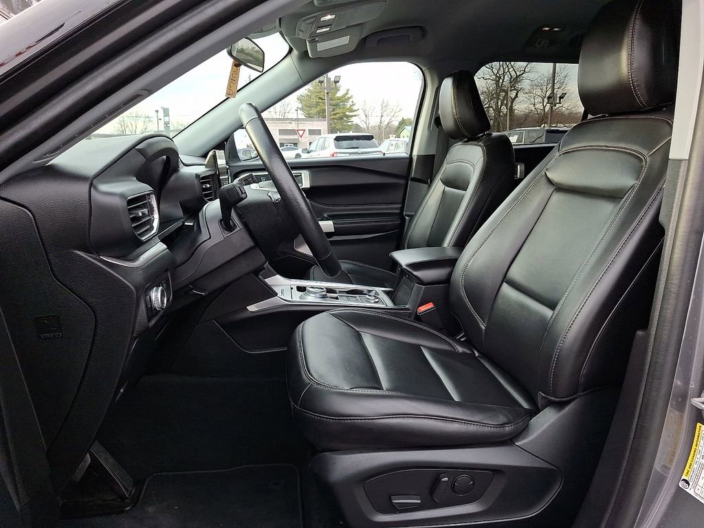 Used 2022 Ford Explorer XLT w/ Equipment Group 202A image 15