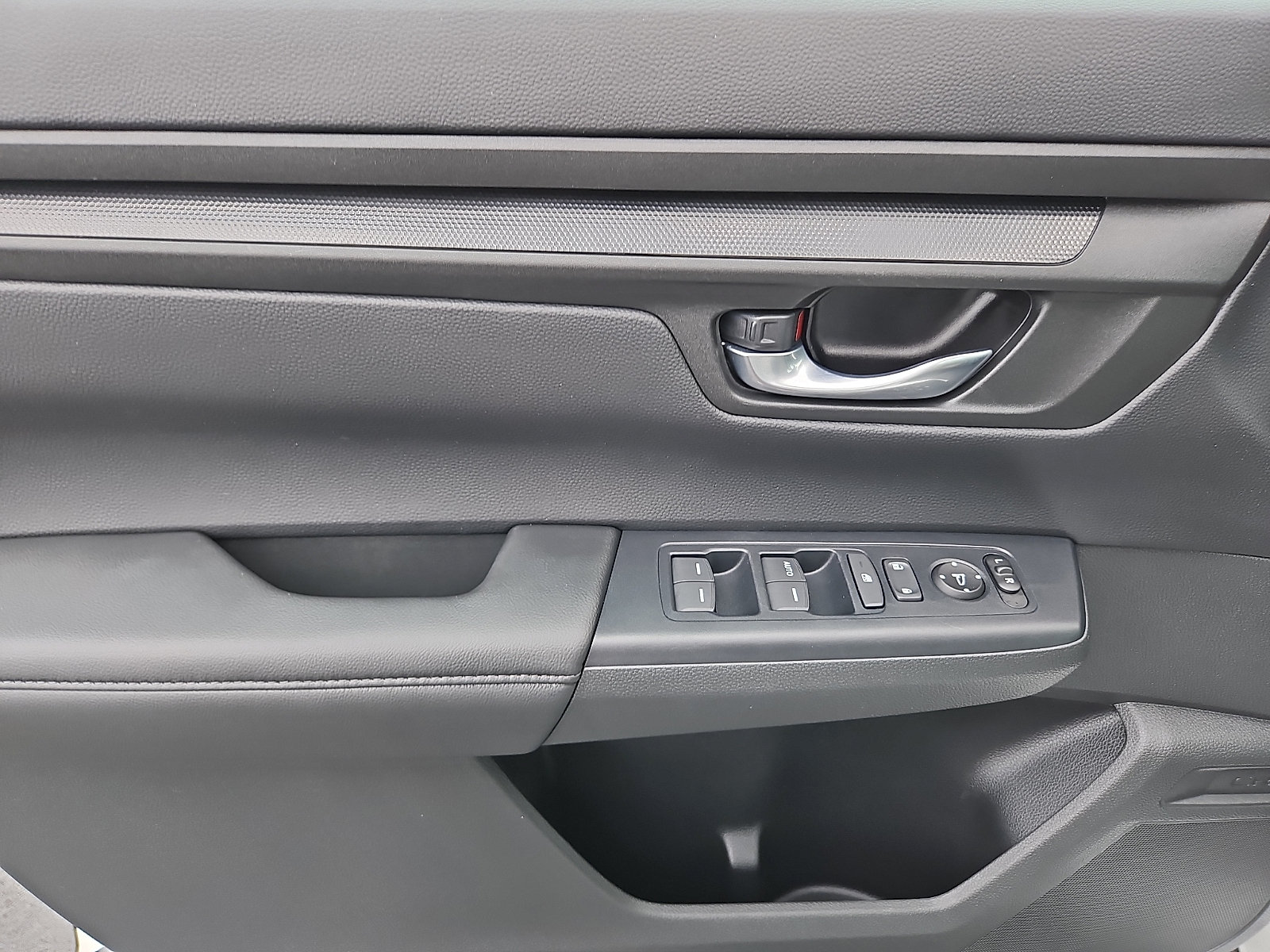 Used 2023 Honda CR-V LX image 12