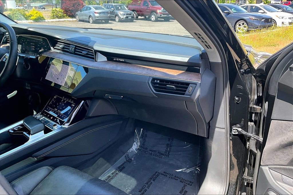 Used 2019 Audi e-tron Prestige w/ Prestige Package AWD/4WD image 19
