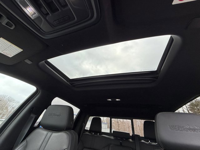 Used 2022 Chevrolet Silverado 2500 High Country w/ Z71 Off-Road Package image 27