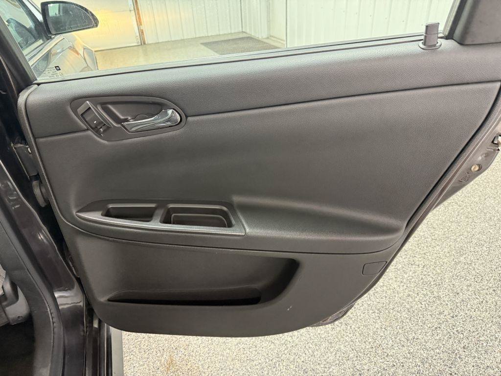 Used 2009 Chevrolet Impala LT FWD image 22