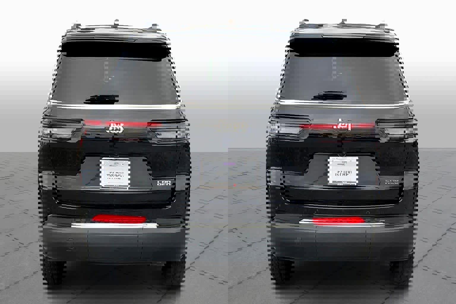 Used 2023 Jeep Grand Cherokee L Laredo image 4