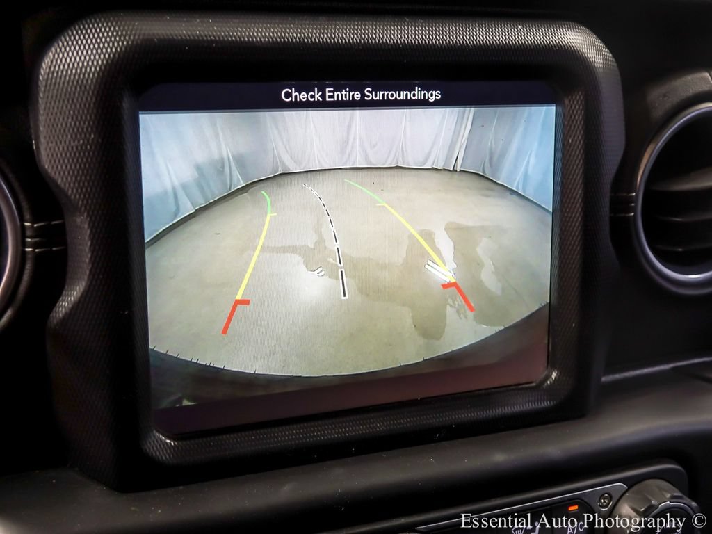 Used 2018 Jeep Wrangler Unlimited Sahara AWD/4WD image 16