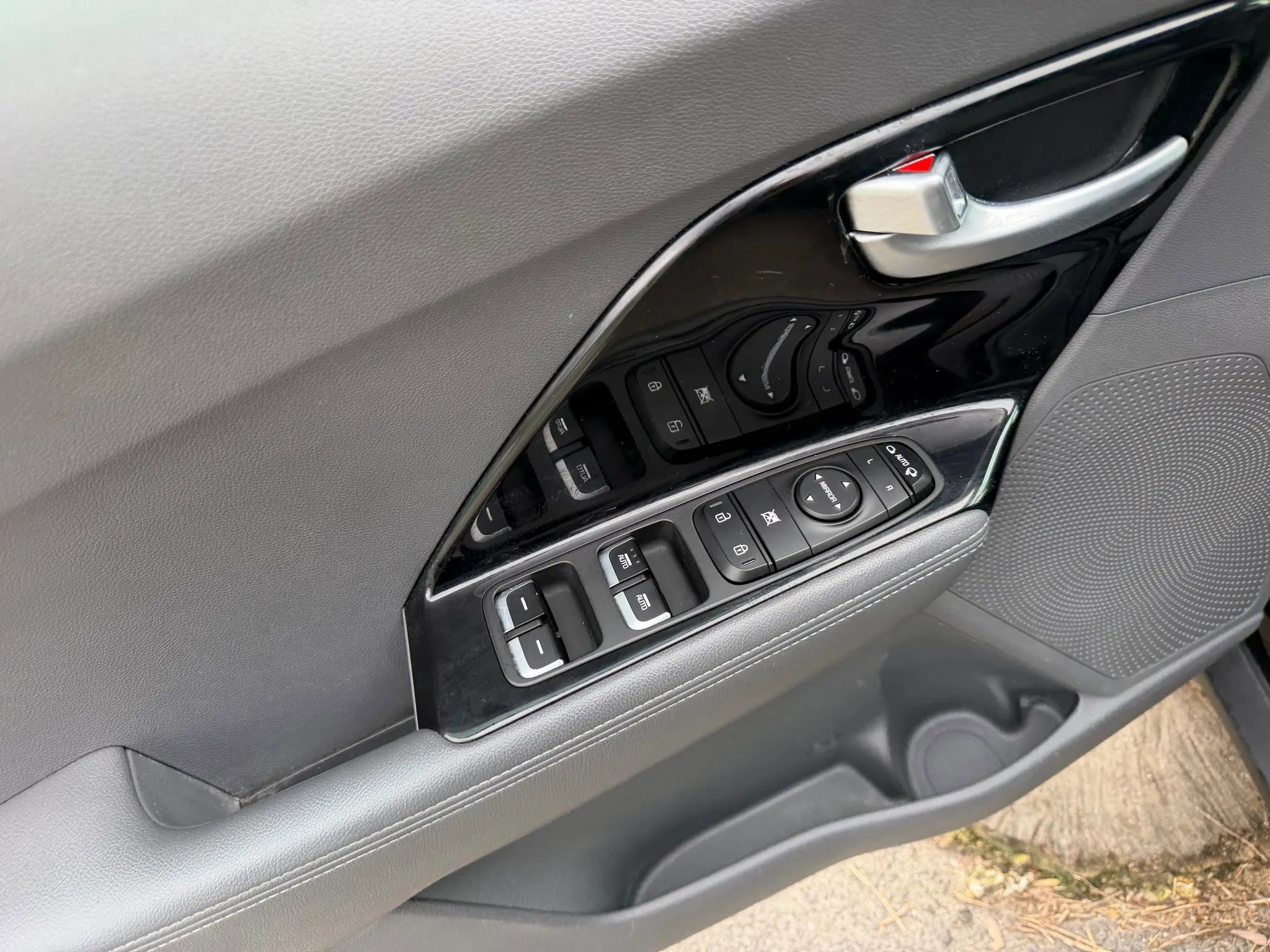 Used 2019 Kia Niro EX image 22