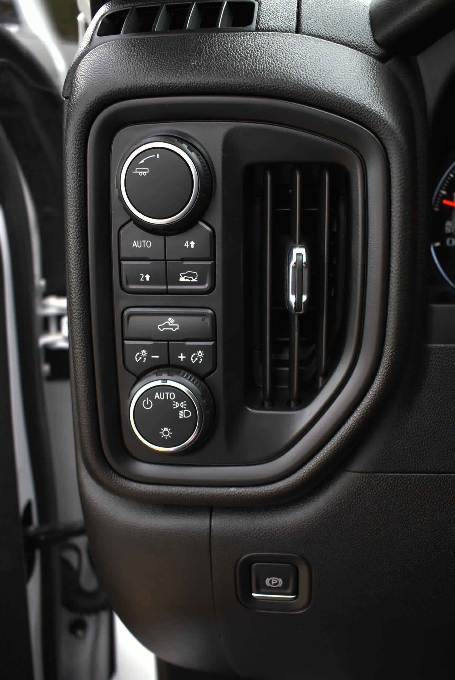 Used 2022 Chevrolet Silverado 1500 Custom AWD/4WD image 18