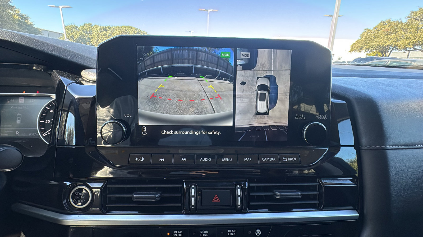 Used 2023 Nissan Pathfinder SL w/ Black Appearance Package image 18