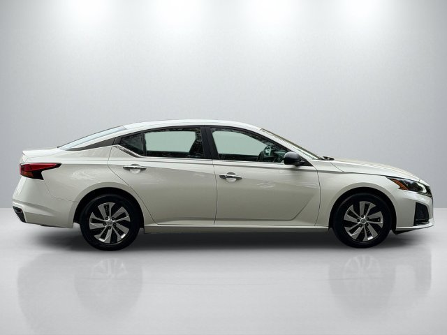 Used 2025 Nissan Altima 2.5 S FWD image 10
