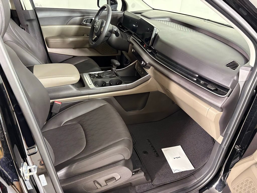 New 2026 Kia Carnival EX FWD image 14