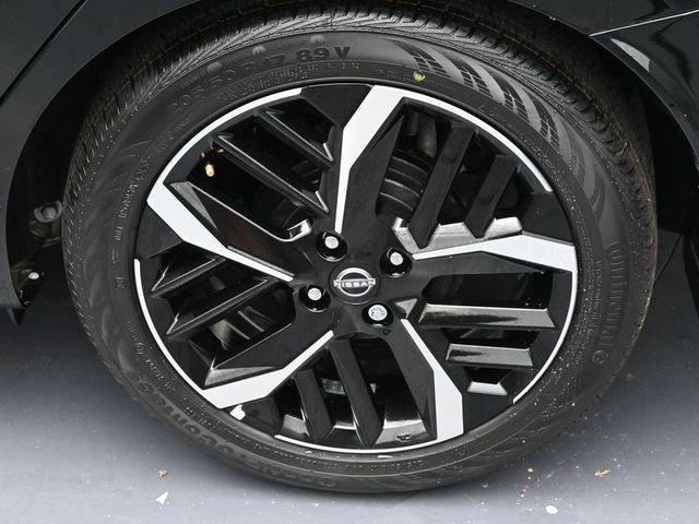 New 2025 Nissan Versa SR w/ Trunk Package FWD image 8