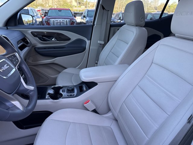Used 2024 GMC Terrain Denali w/ Denali Premium Package AWD/4WD image 5