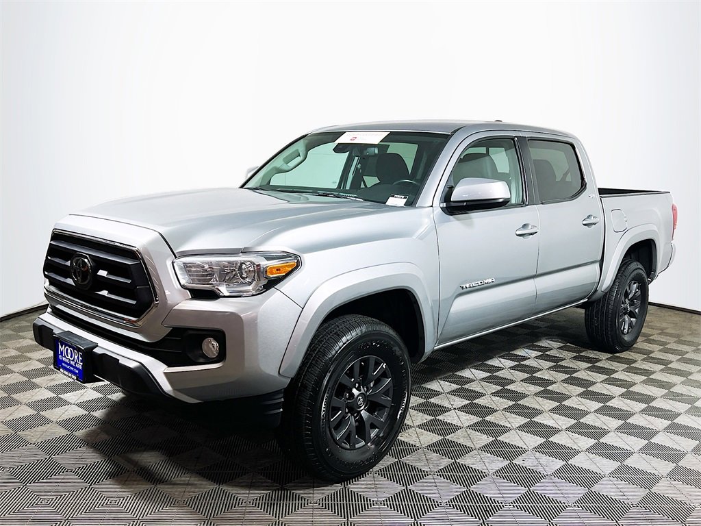 Certified 2022 Toyota Tacoma SR5 image 4