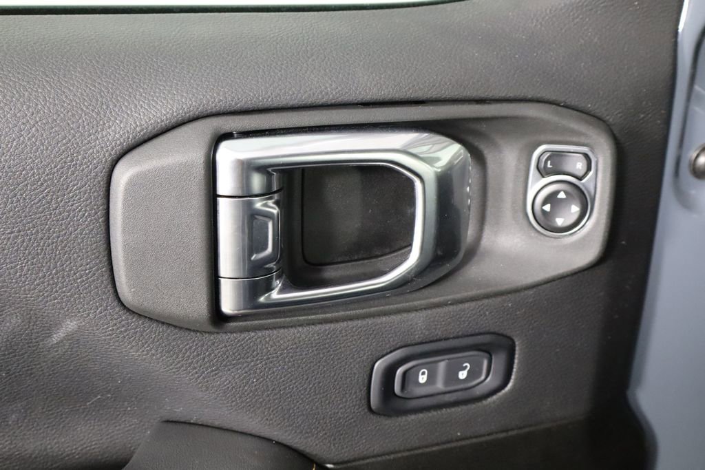 Used 2025 Jeep Wrangler Unlimited Sahara w/ Safety Group image 22