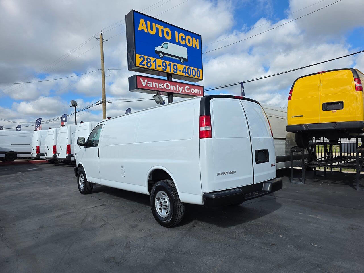 Used 2023 GMC Savana 2500 Extended w/ Driver Convenience Package image 27