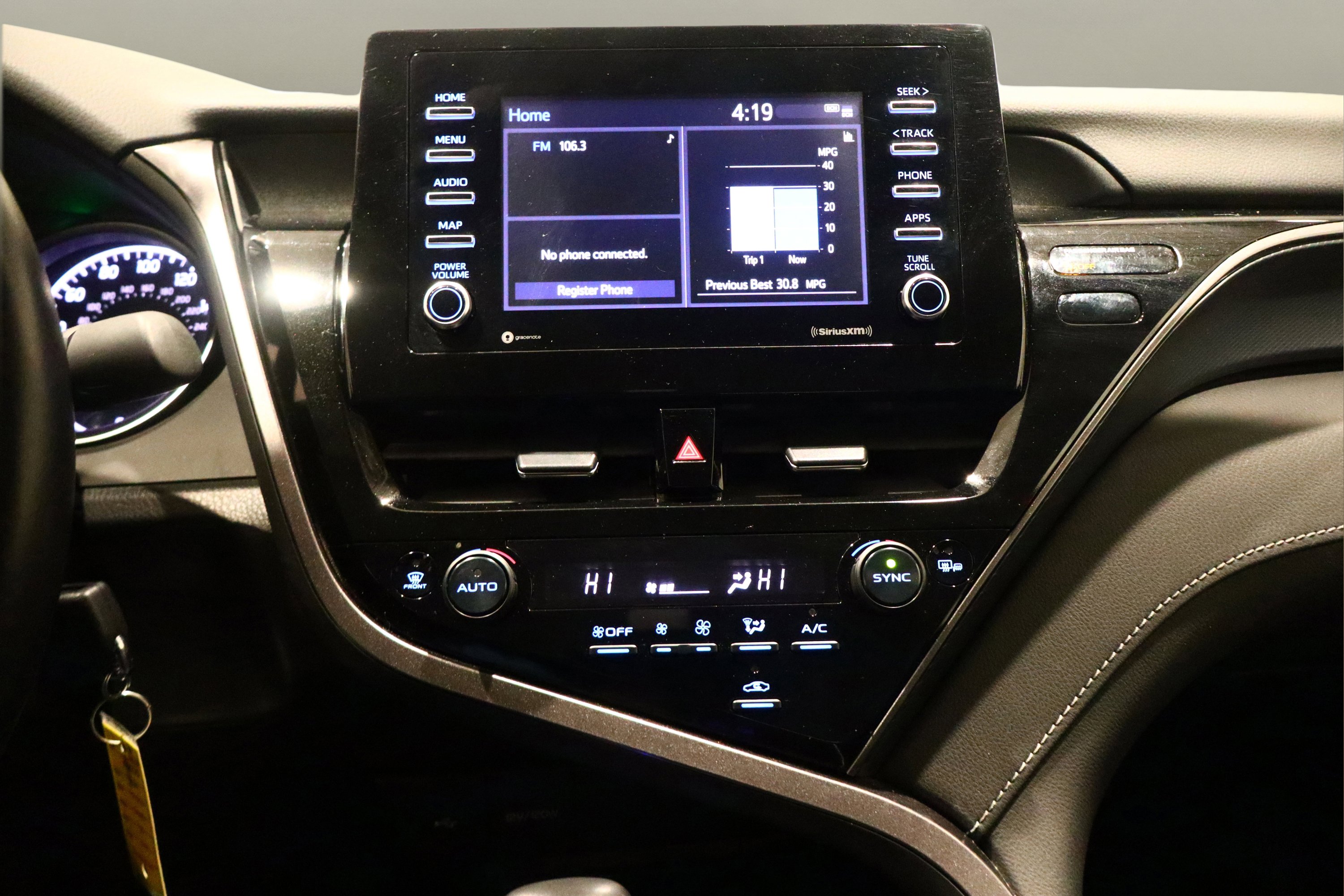 Used 2024 Toyota Camry SE image 23