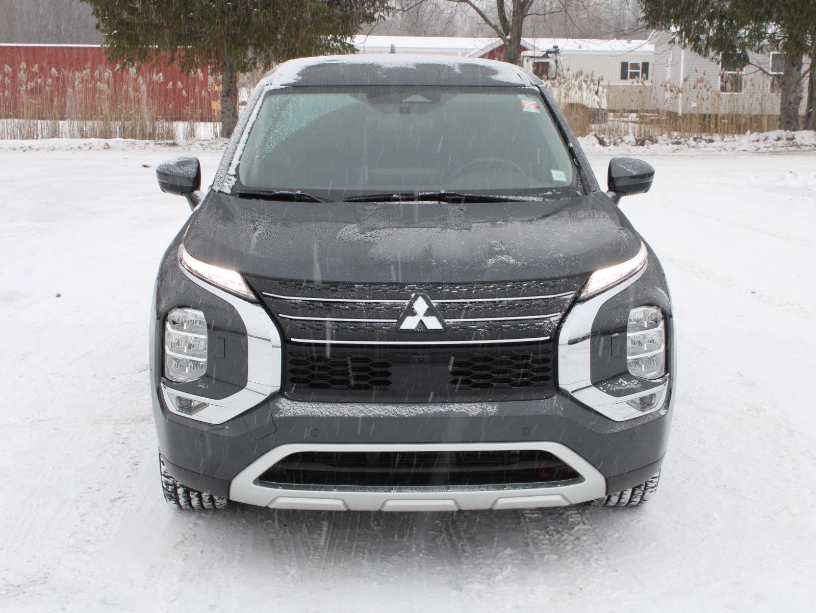 Used 2024 Mitsubishi Outlander SE Black Edition image 2