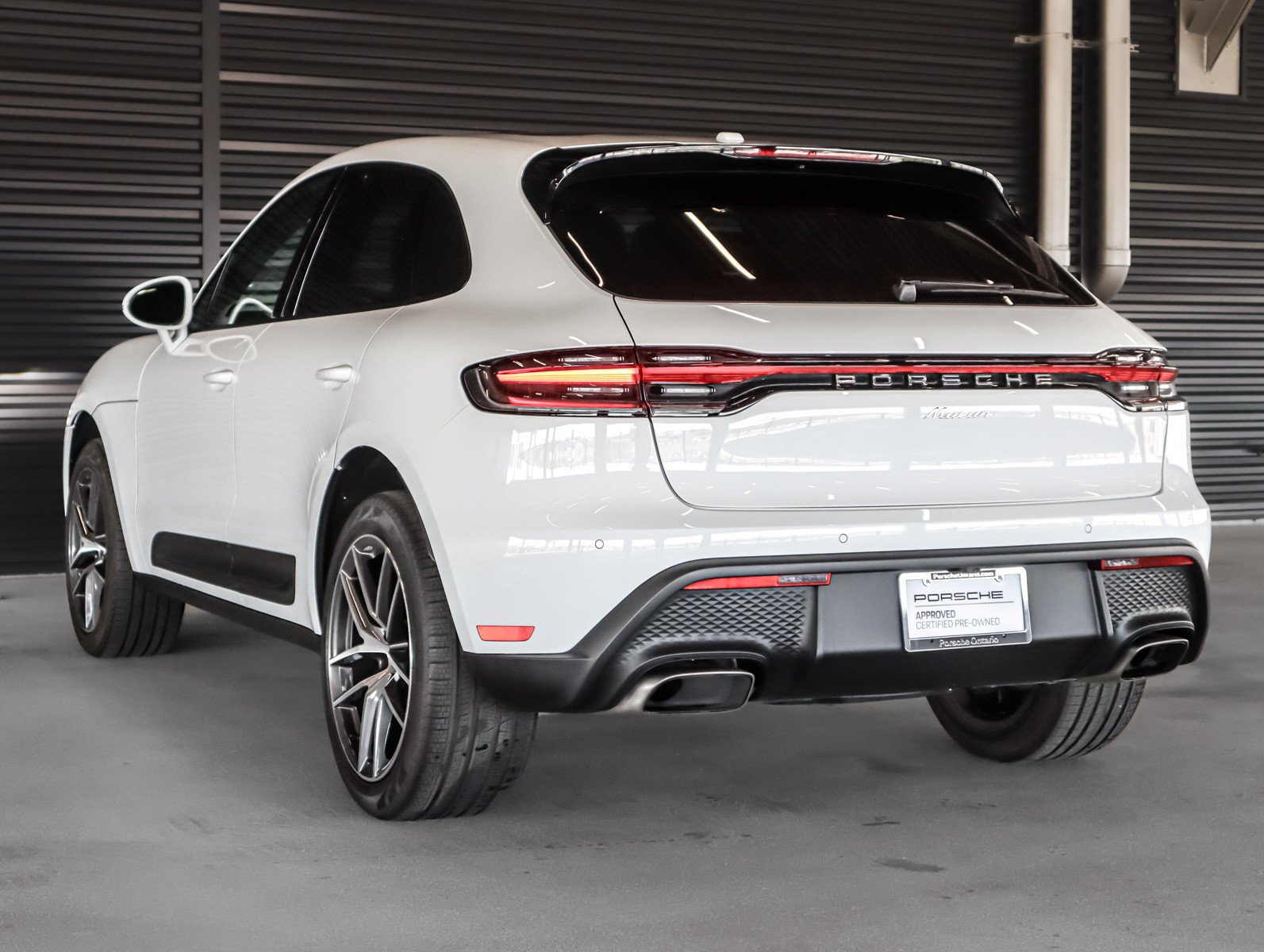 Used 2026 Porsche Macan AWD/4WD image 3