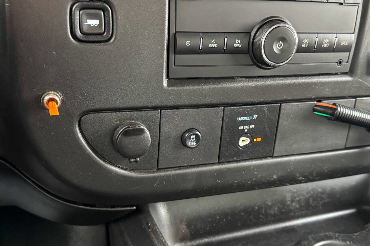 Used 2017 Chevrolet Express 2500 image 28