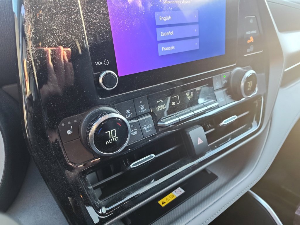 Used 2023 Toyota Highlander XLE FWD image 9