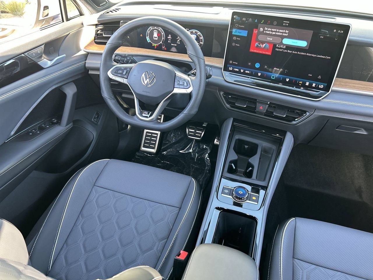 New 2026 Volkswagen Tiguan SEL R-Line AWD/4WD image 10