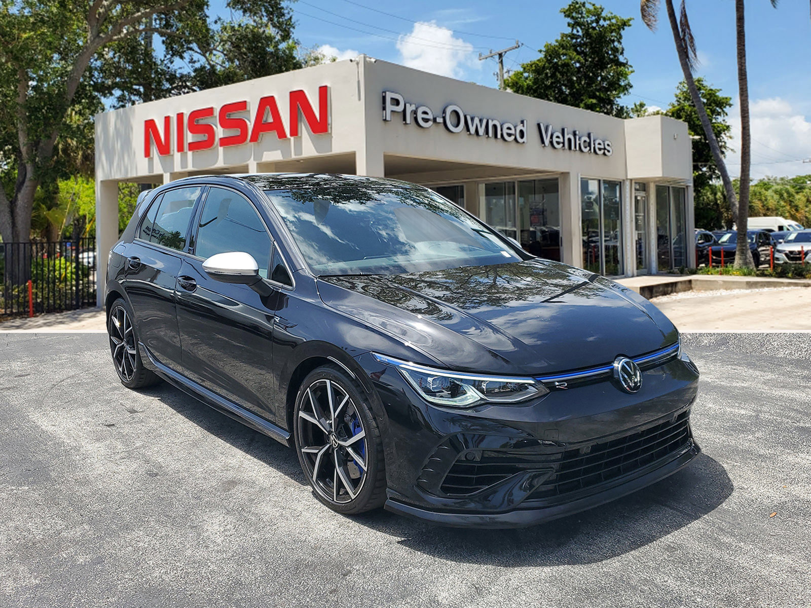 Used 2023 Volkswagen Golf R image 3