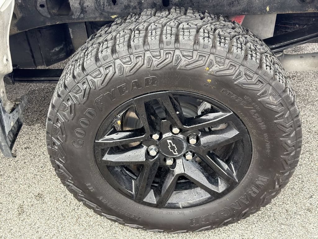 Used 2025 Chevrolet Silverado 1500 Custom Trail Boss AWD/4WD image 32