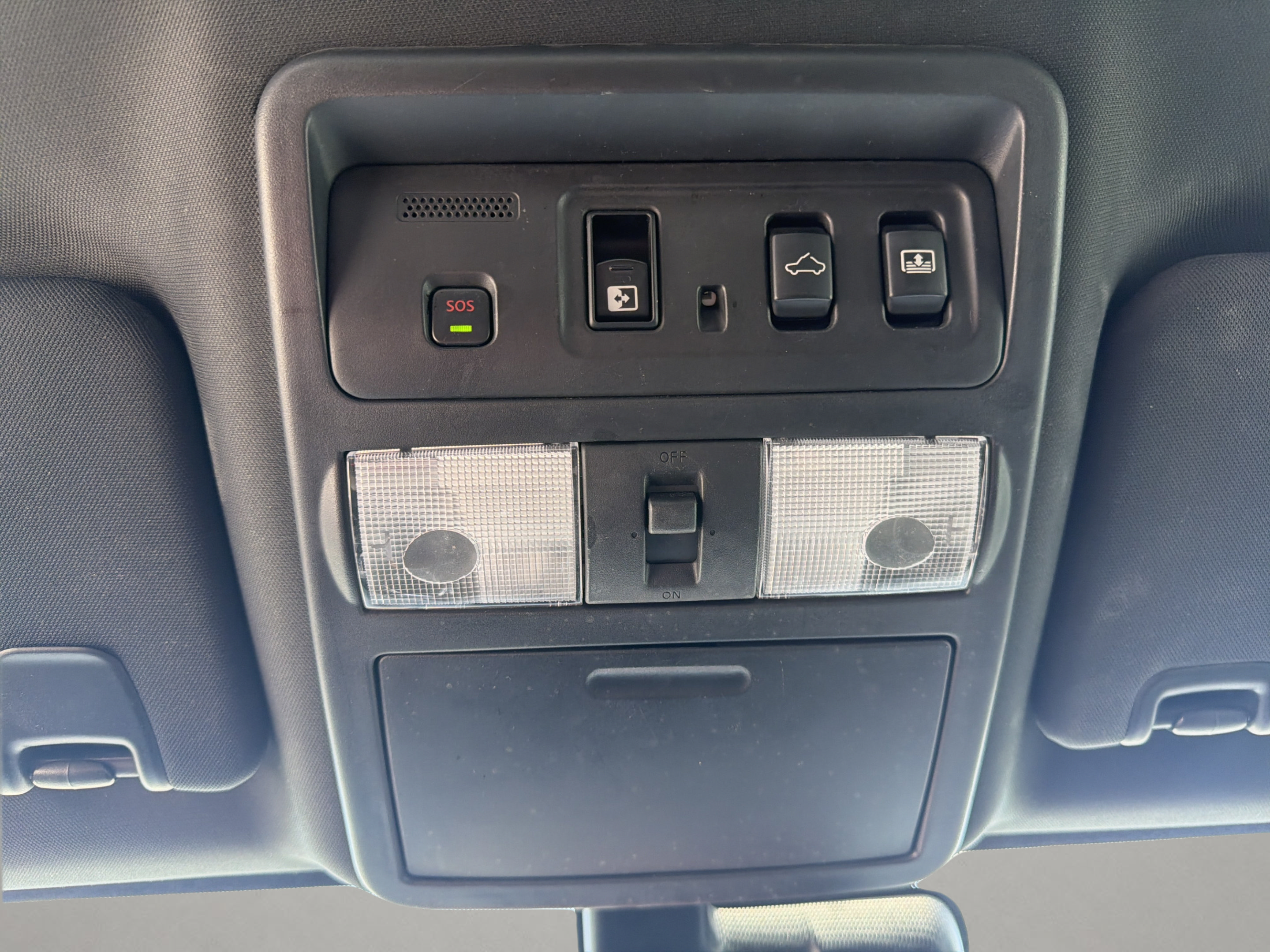Used 2020 Nissan Titan Platinum Reserve w/ Moonroof Package AWD/4WD image 18