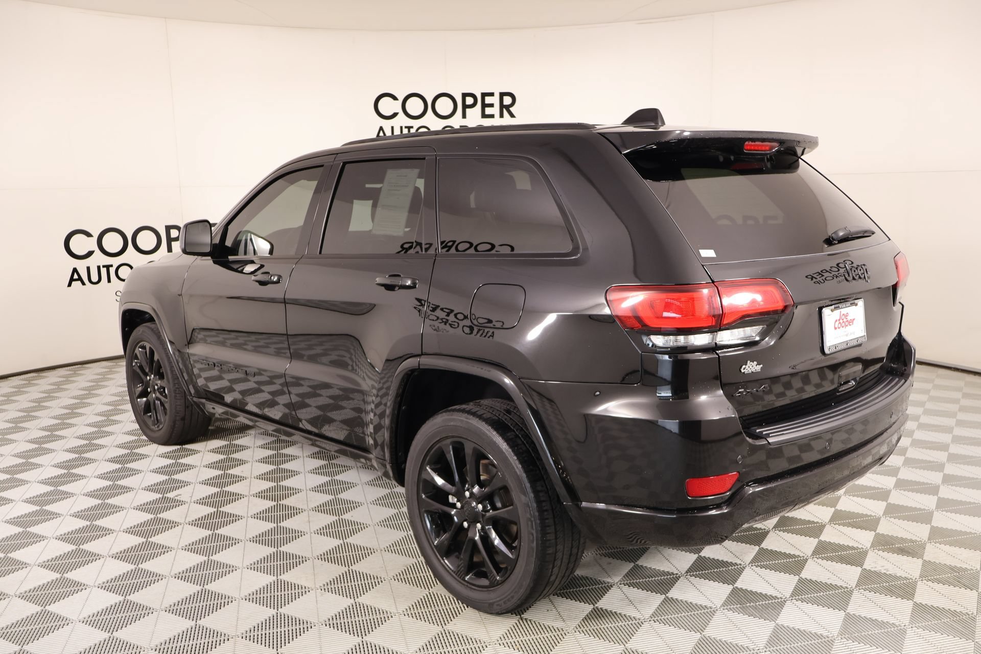 Used 2022 Jeep Grand Cherokee Laredo X AWD/4WD image 23
