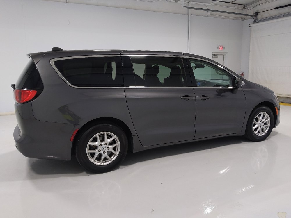 Used 2021 Chrysler Voyager LX FWD image 10