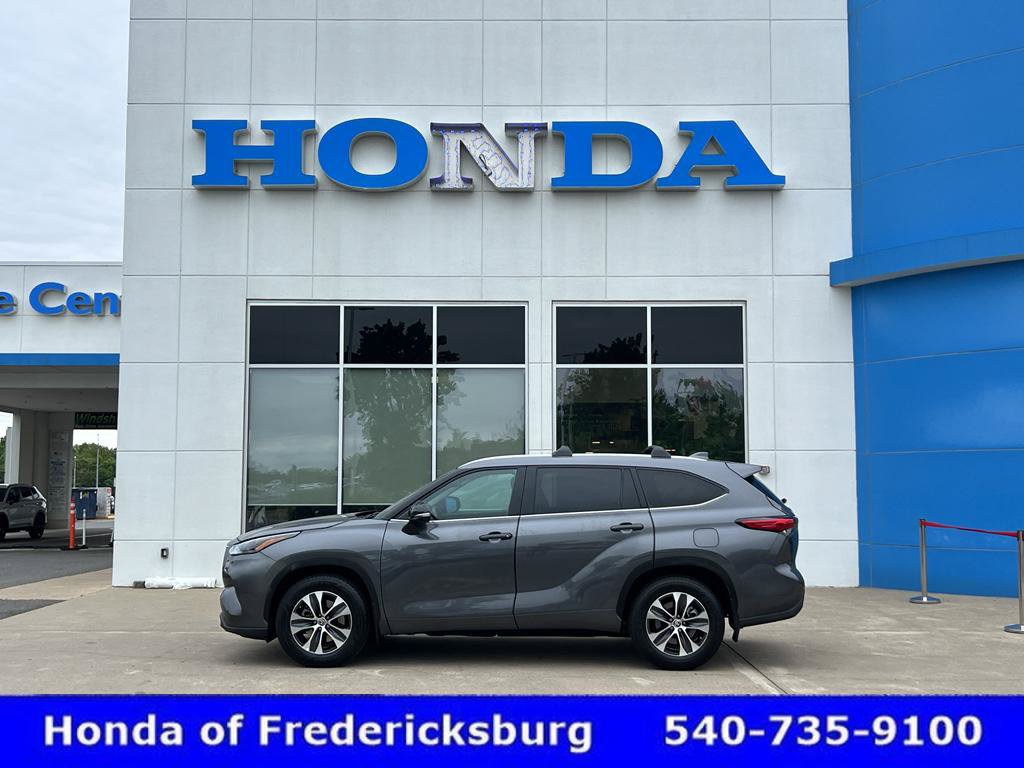 Used 2023 Toyota Highlander XLE FWD video 1