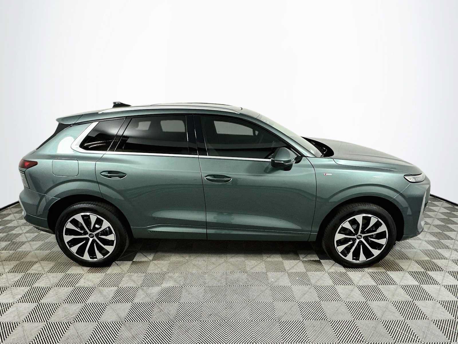 New 2026 Audi Q3 quattro 2.0T AWD/4WD image 8