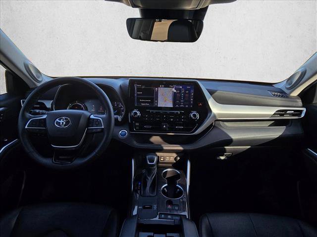Used 2022 Toyota Highlander Platinum FWD image 16