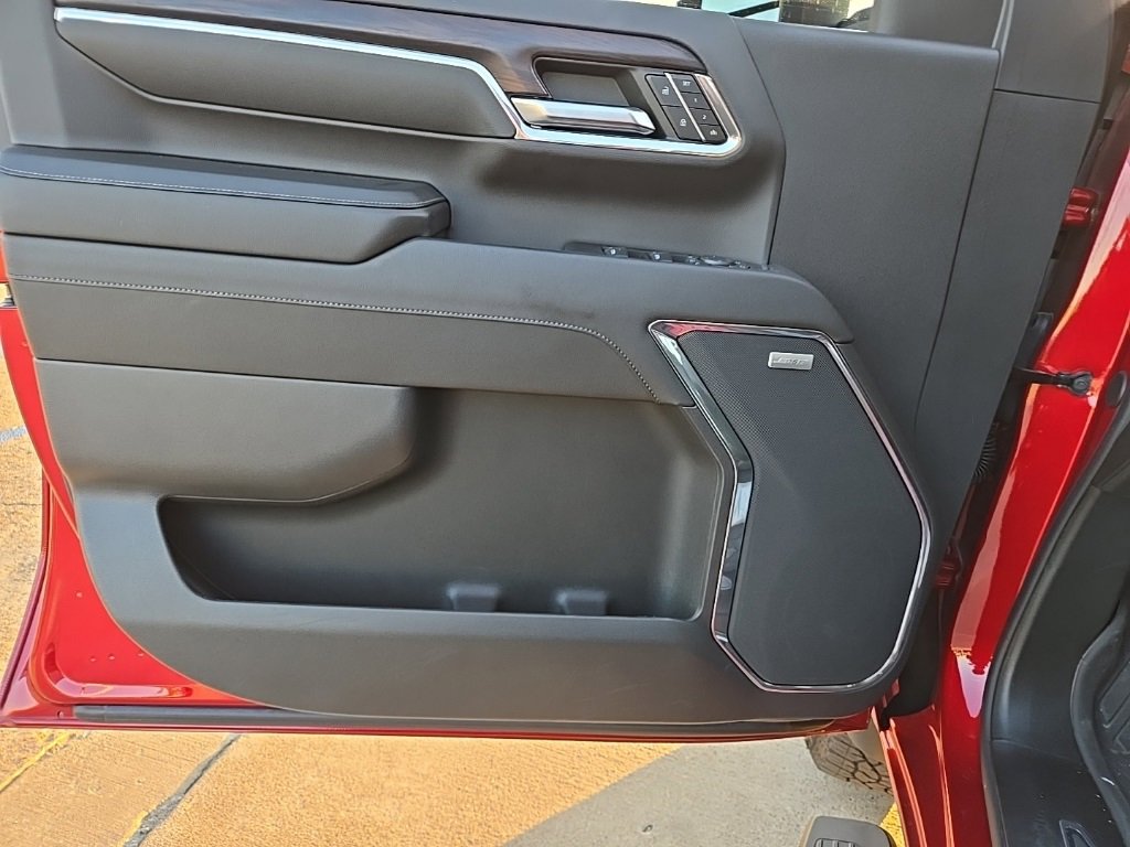 Used 2024 GMC Sierra 2500 SLT w/ SLT Premium Package image 12