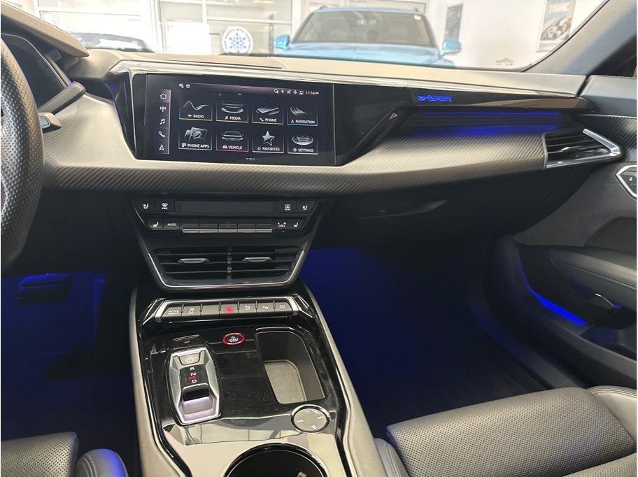 Used 2022 Audi e-tron GT Prestige w/ Prestige Package image 18