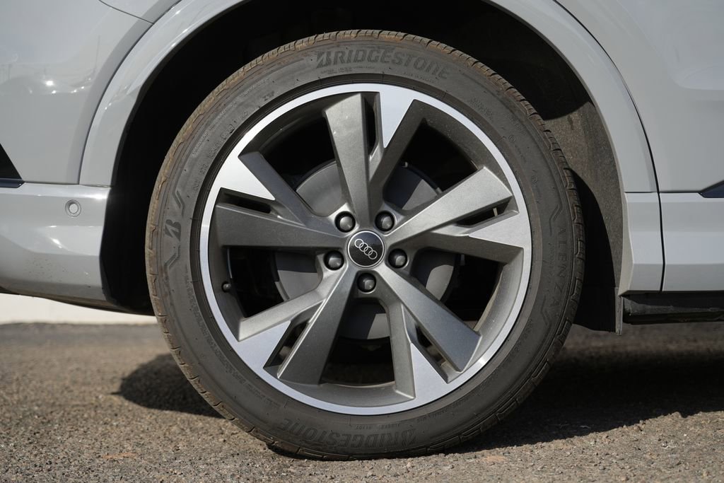 Used 2024 Audi Q4 e-tron Premium Plus w/ Premium Plus image 9