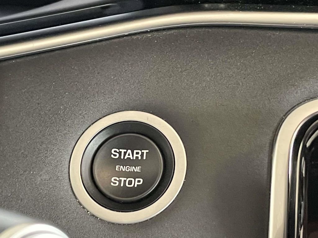 Used 2021 Land Rover Range Rover Evoque S image 32