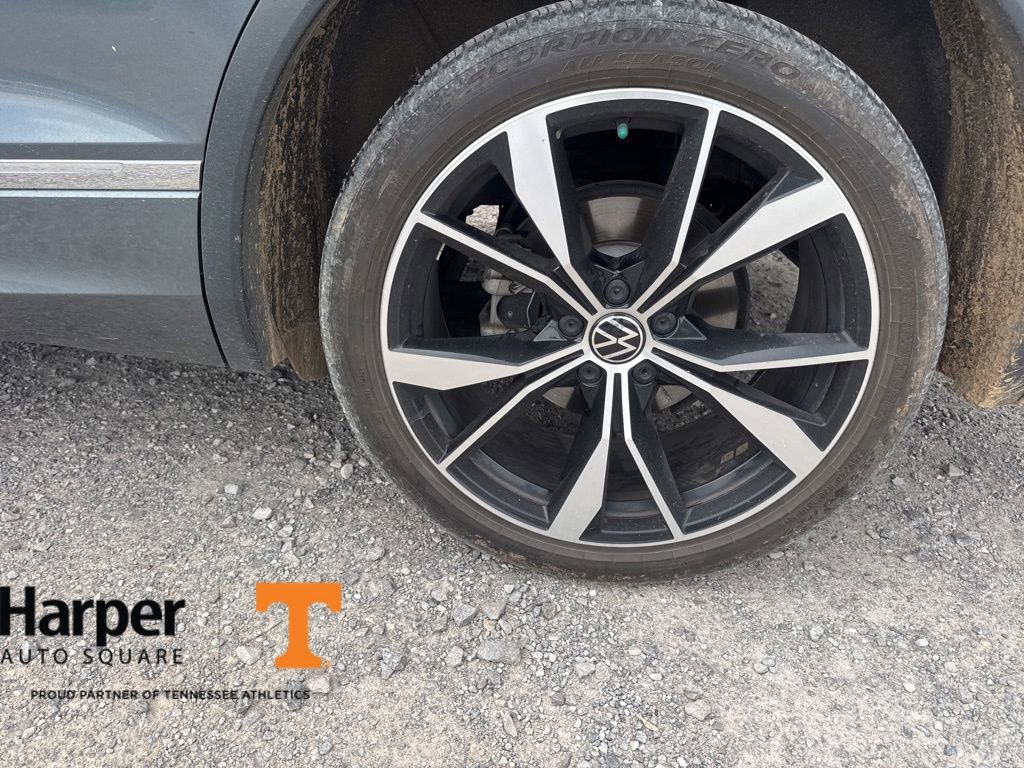 Used 2022 Volkswagen Tiguan SEL R-Line image 20