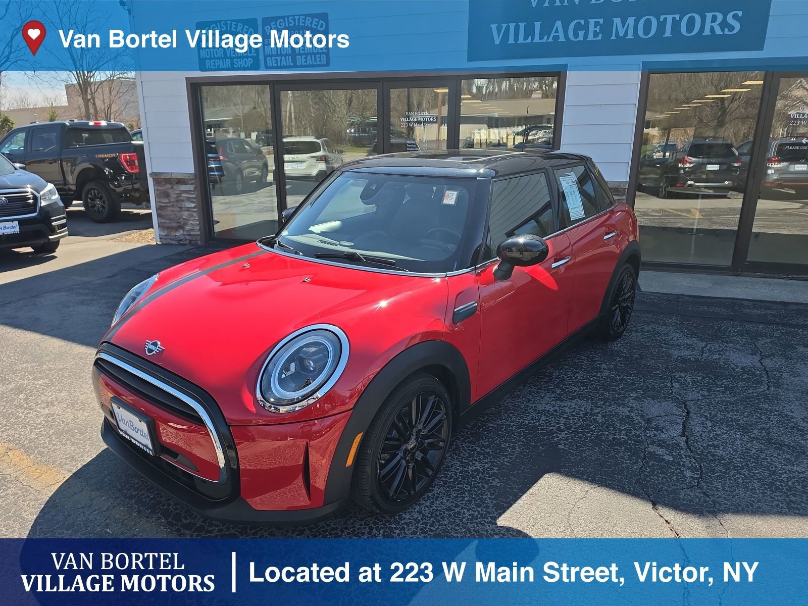 Used 2022 MINI Cooper 4-Door Hardtop FWD image 1