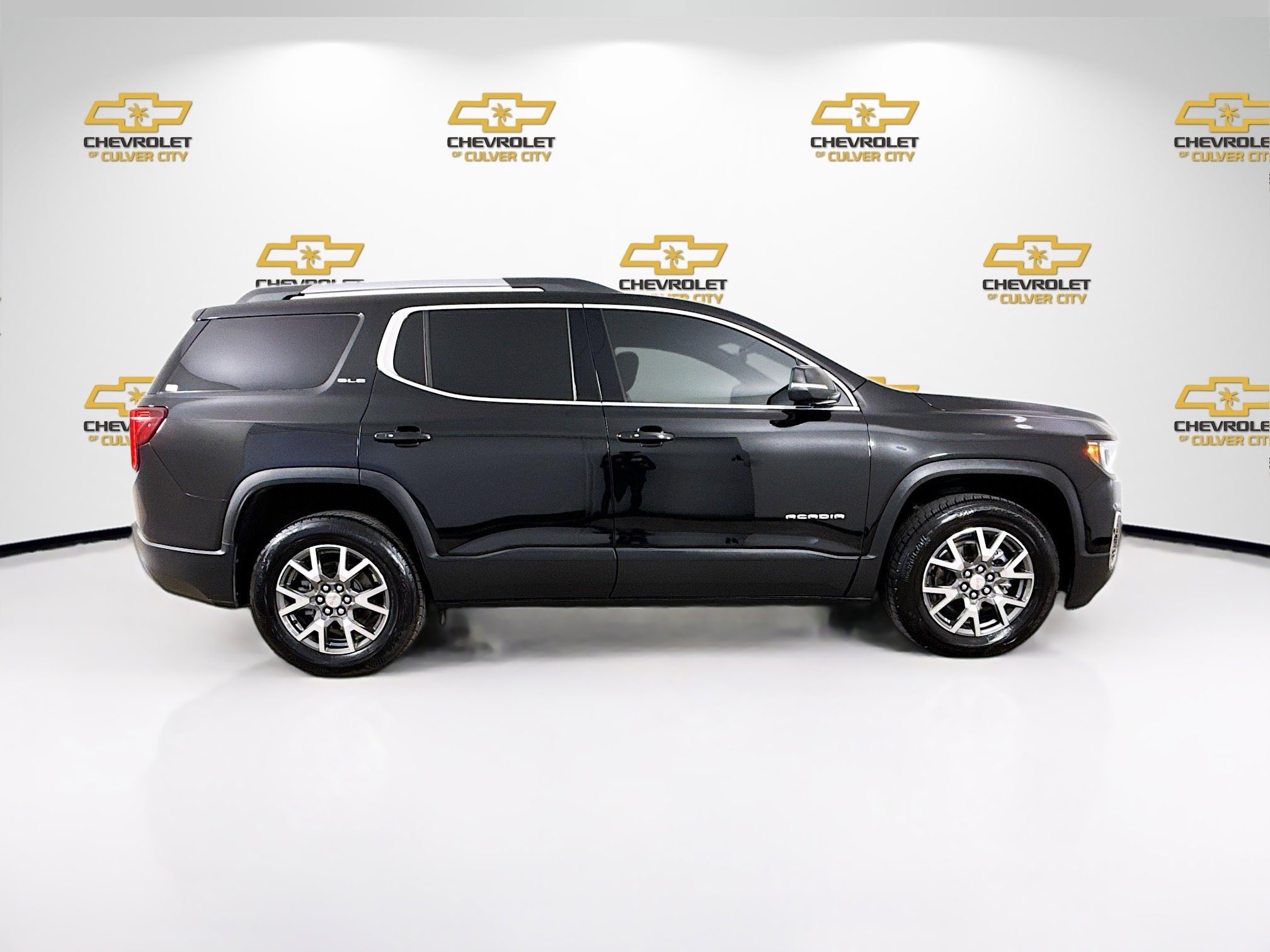 Used 2023 GMC Acadia SLE w/ Driver Convenience Package image 8