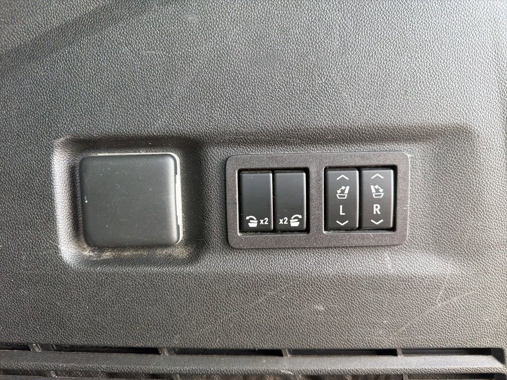 Used 2023 Chevrolet Suburban Premier AWD/4WD image 28