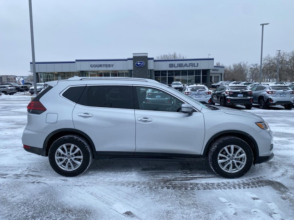 Used 2019 Nissan Rogue SV image 1