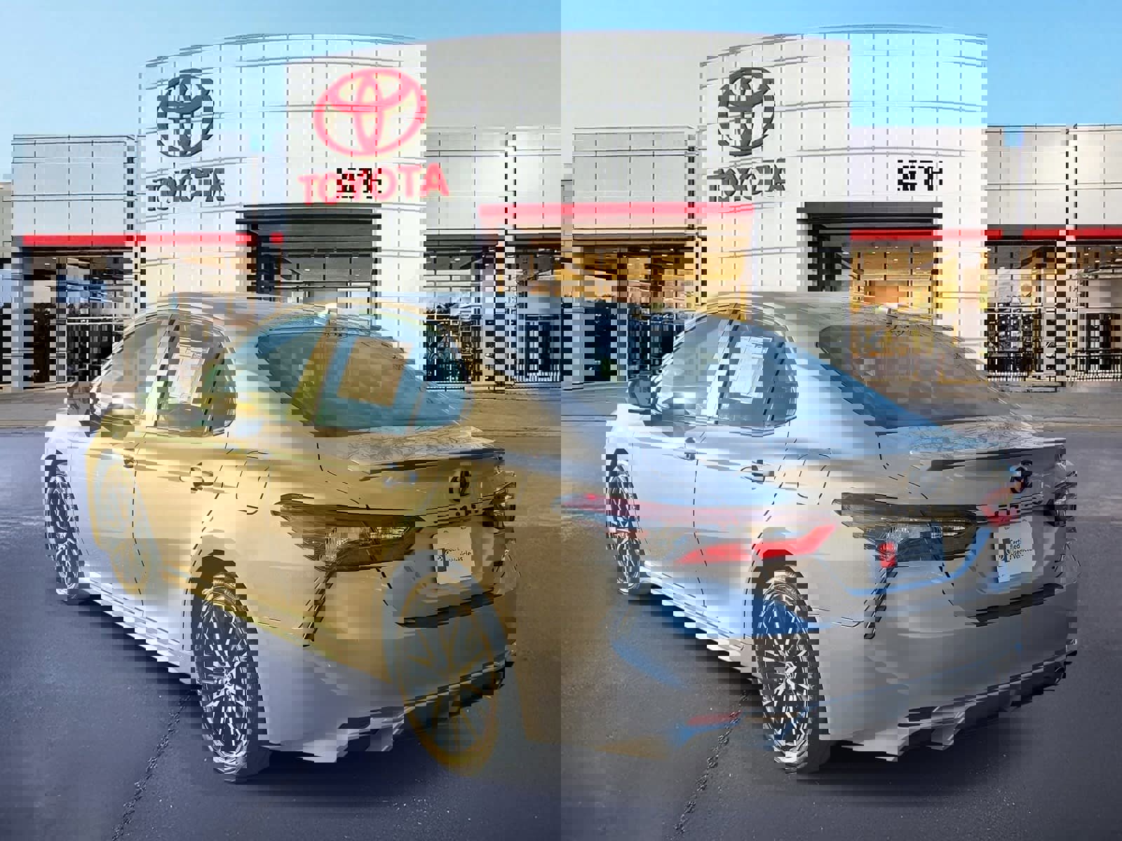 Used 2024 Toyota Camry SE image 5